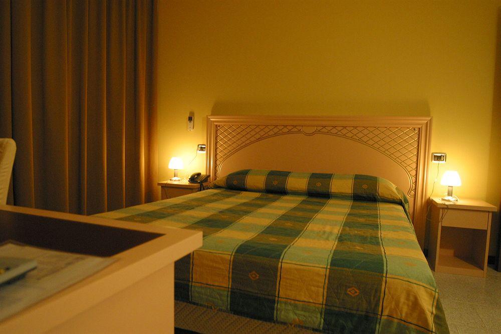 Hôtel Aquamaris à Sala Baganza Extérieur photo